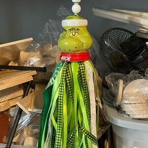 Grinch shaker tassel